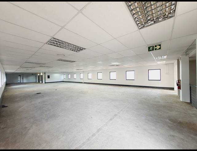 3,230M² BUSINESS TO LET IN VORNA VALLEY